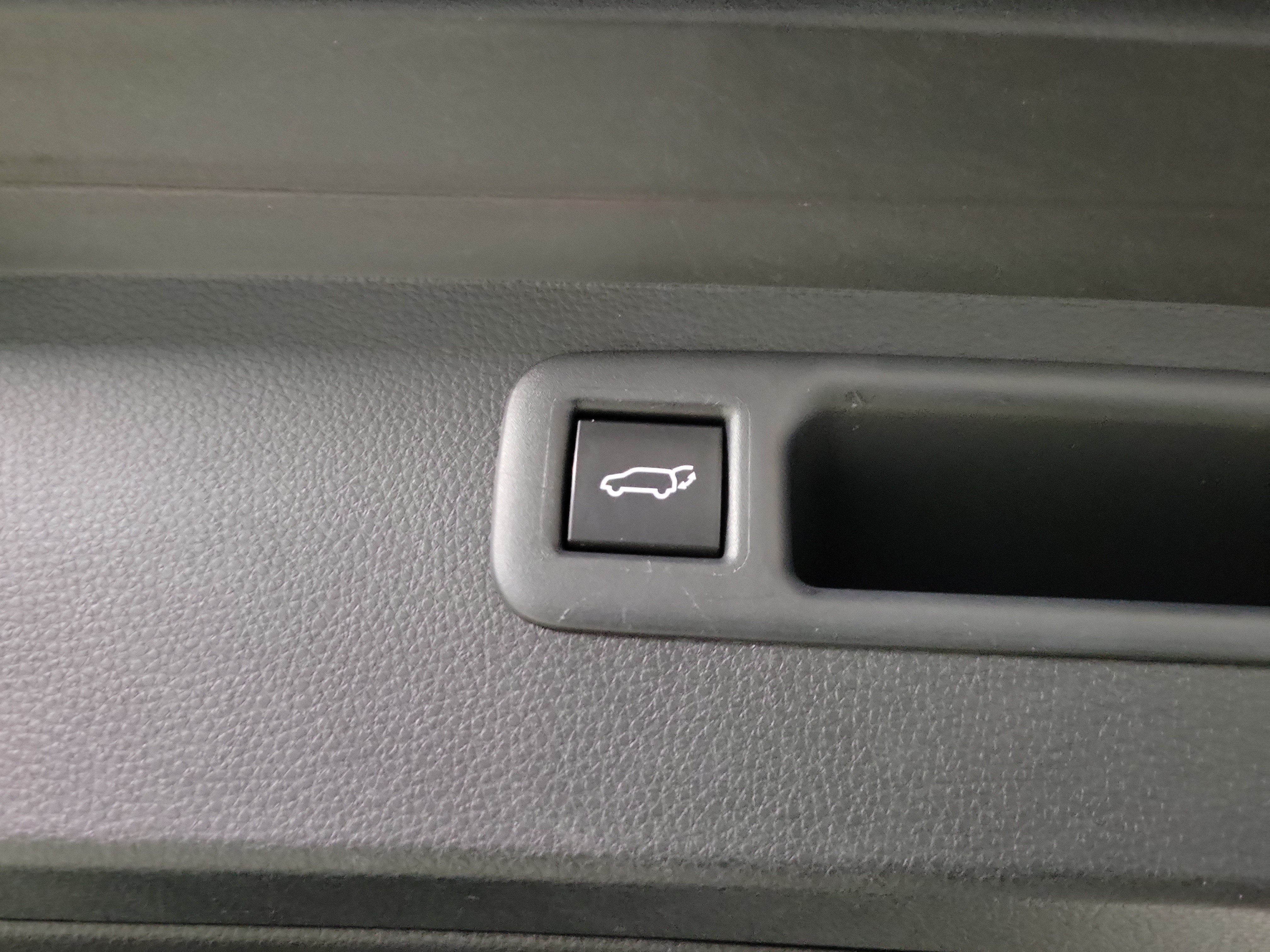 Used 2023 Toyota Highlander XLE AWD/4WD image 10