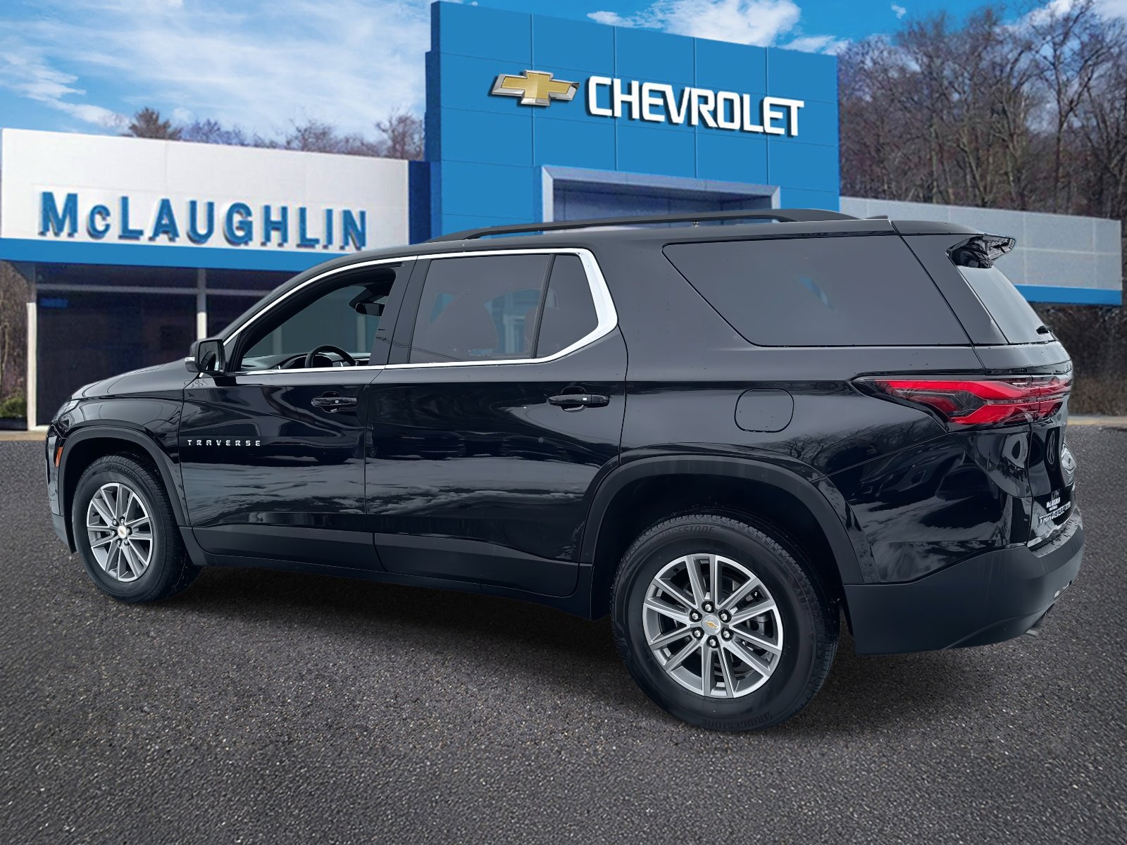 Certified 2023 Chevrolet Traverse LT image 2