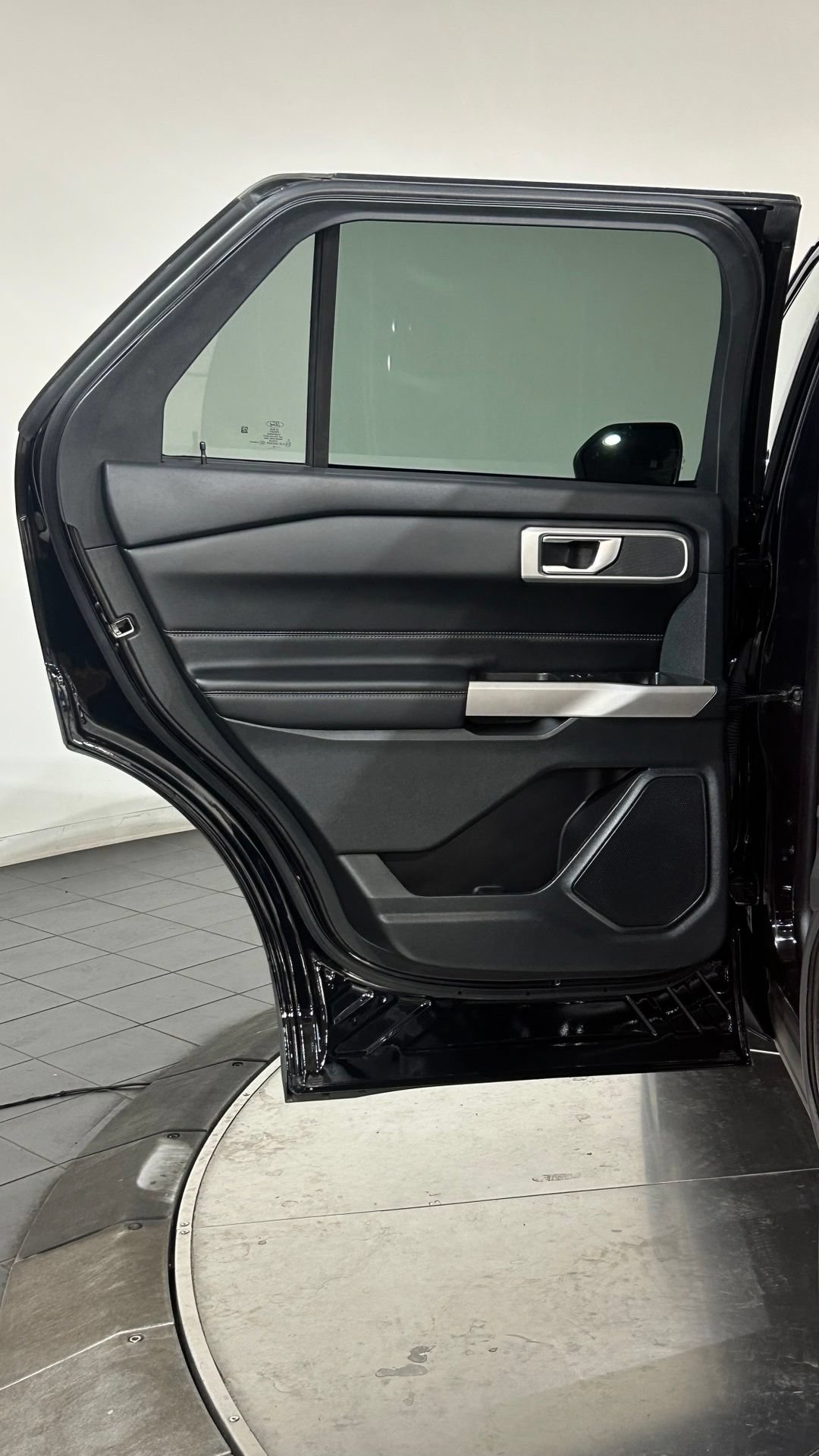 Used 2023 Ford Explorer XLT w/ Equipment Group 202A AWD/4WD image 48