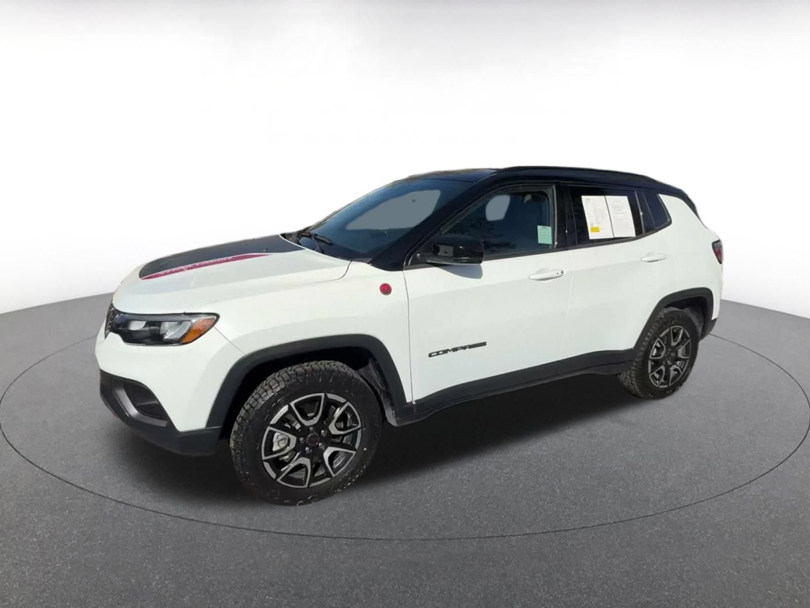 Used 2025 Jeep Compass Trailhawk AWD/4WD image 7