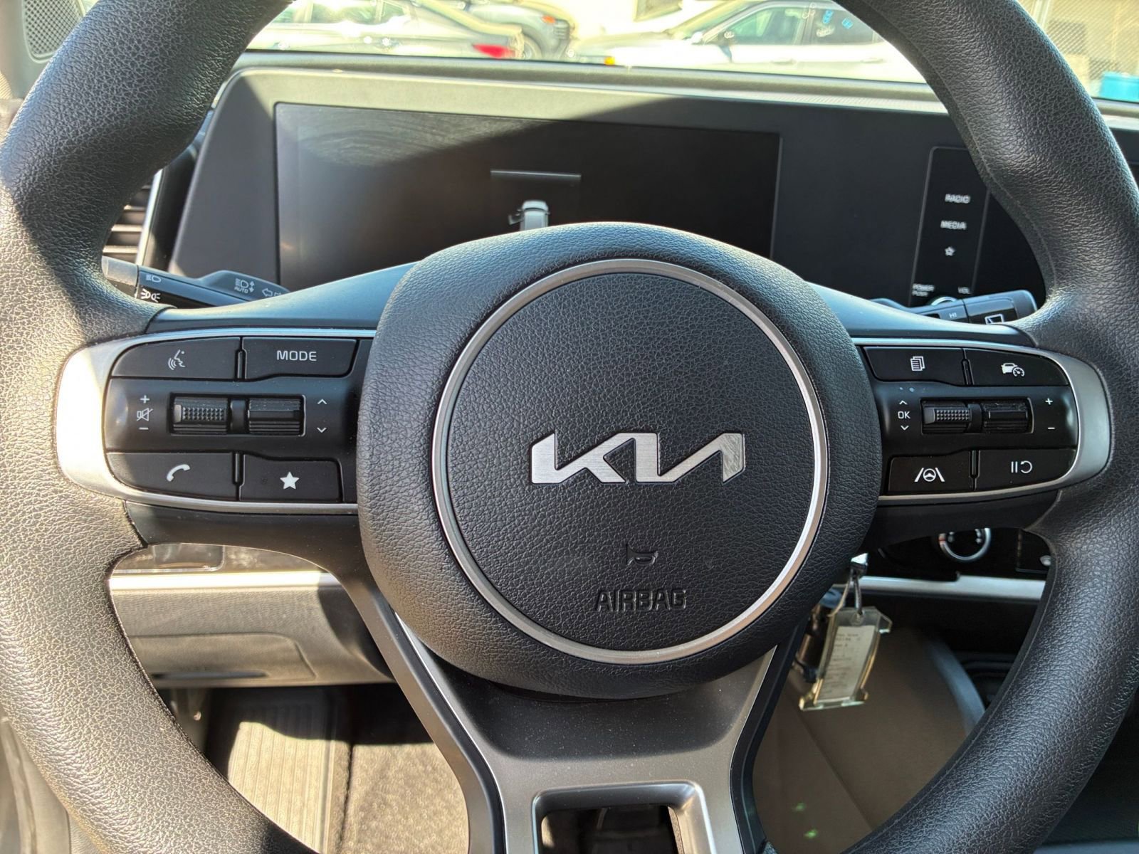 Used 2025 Kia Sportage LX image 28