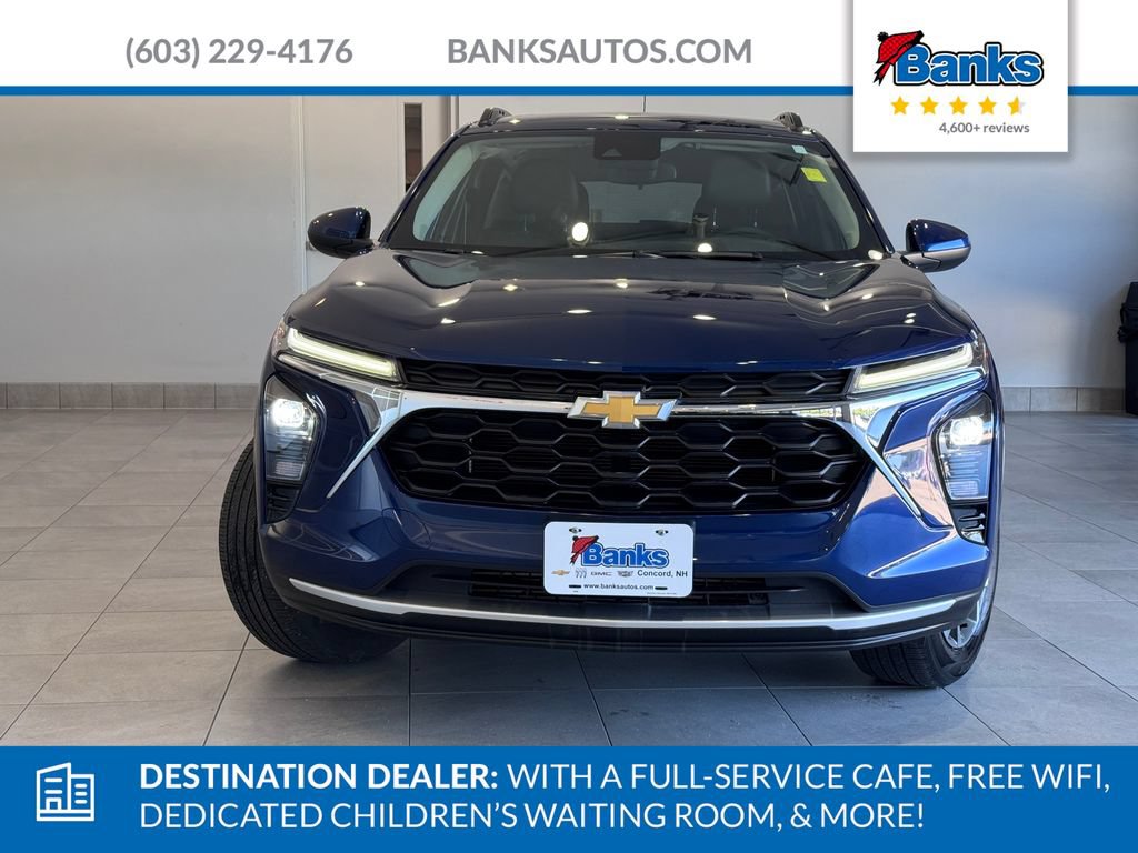 Used 2024 Chevrolet Trax LT w/ Driver Confidence Package FWD image 3