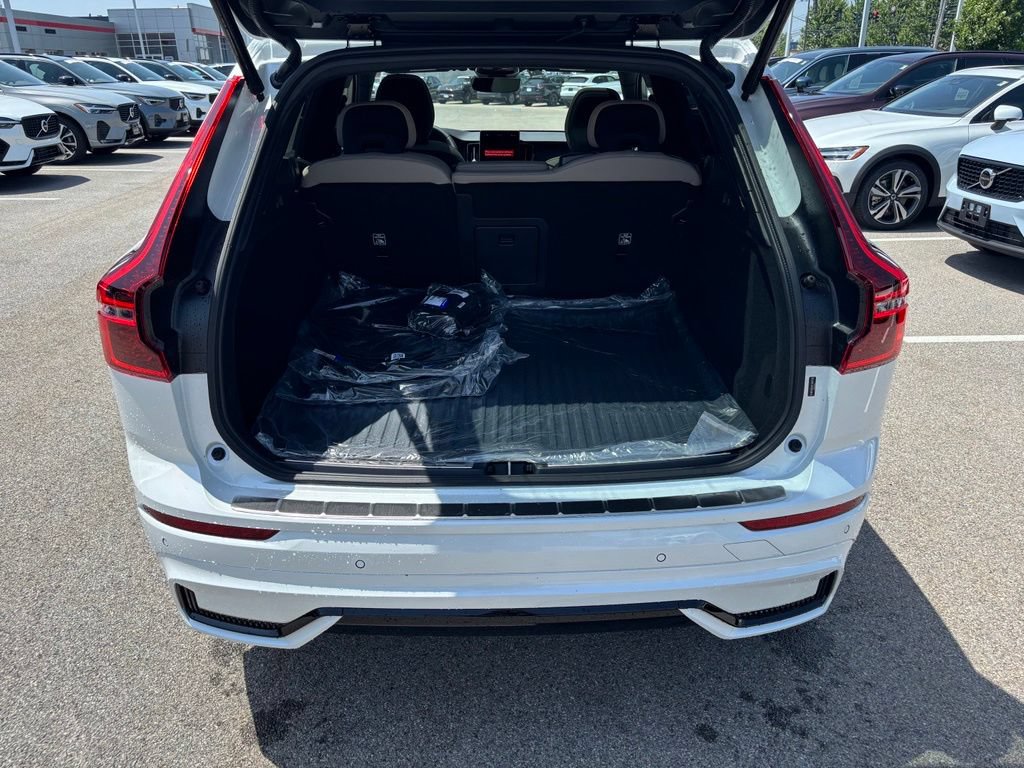 New 2026 Volvo XC60 B5 Plus w/ Protection Package Premier AWD/4WD image 17