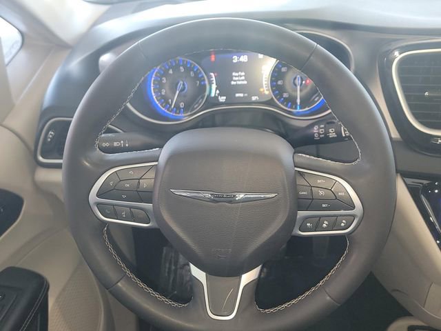 Certified 2024 Chrysler Pacifica Touring-L image 13