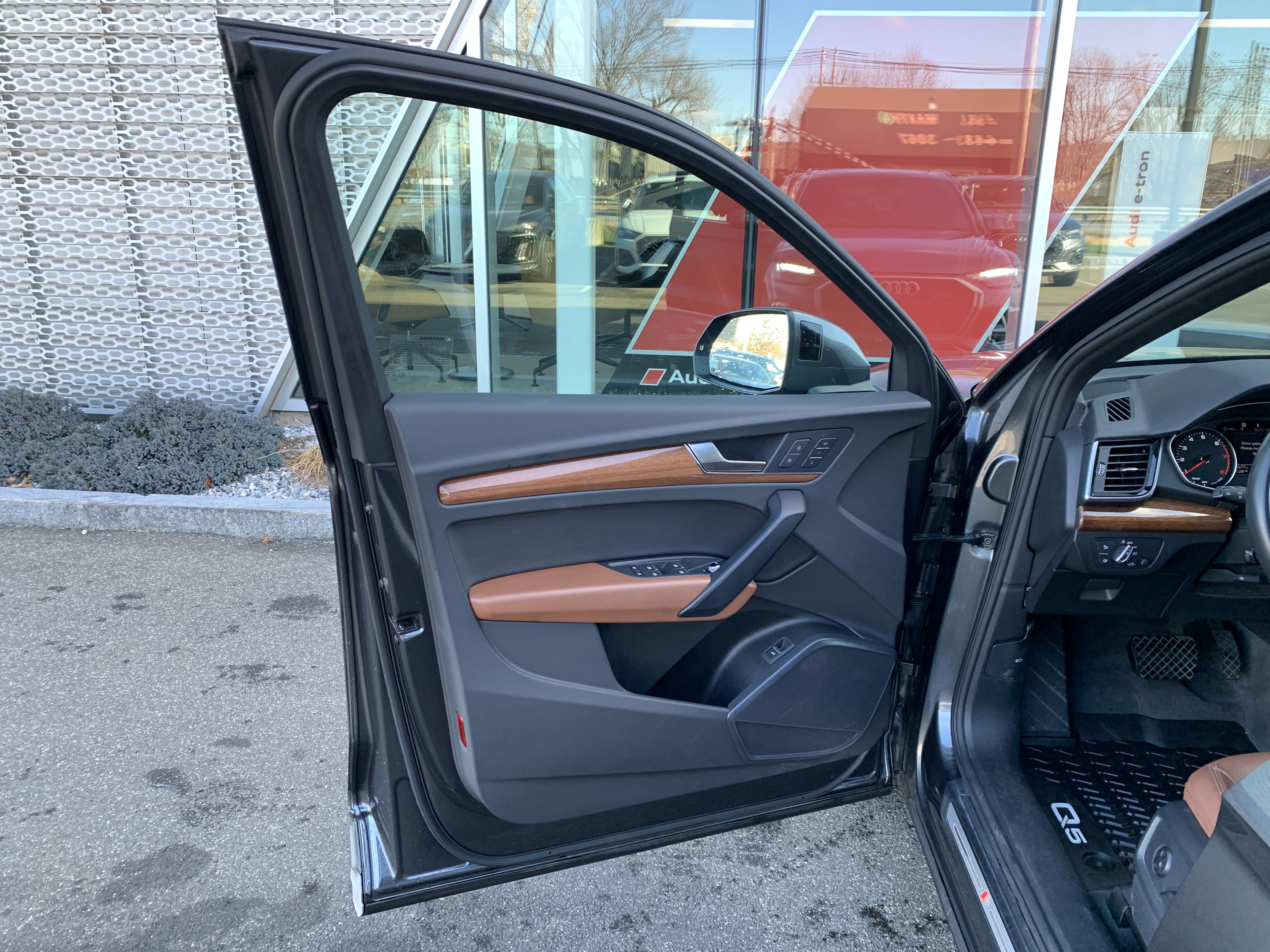 Certified 2022 Audi Q5 2.0T Premium w/ Convenience Package image 11