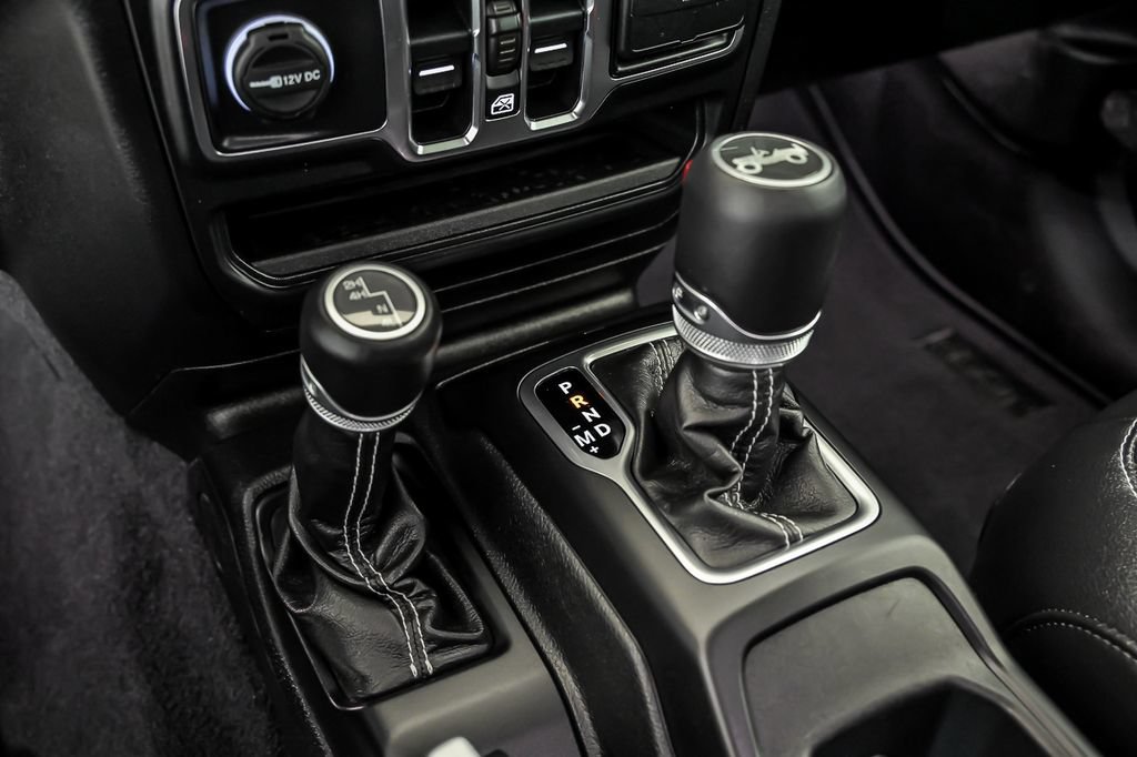 Used 2018 Jeep Wrangler Unlimited Sahara AWD/4WD image 23