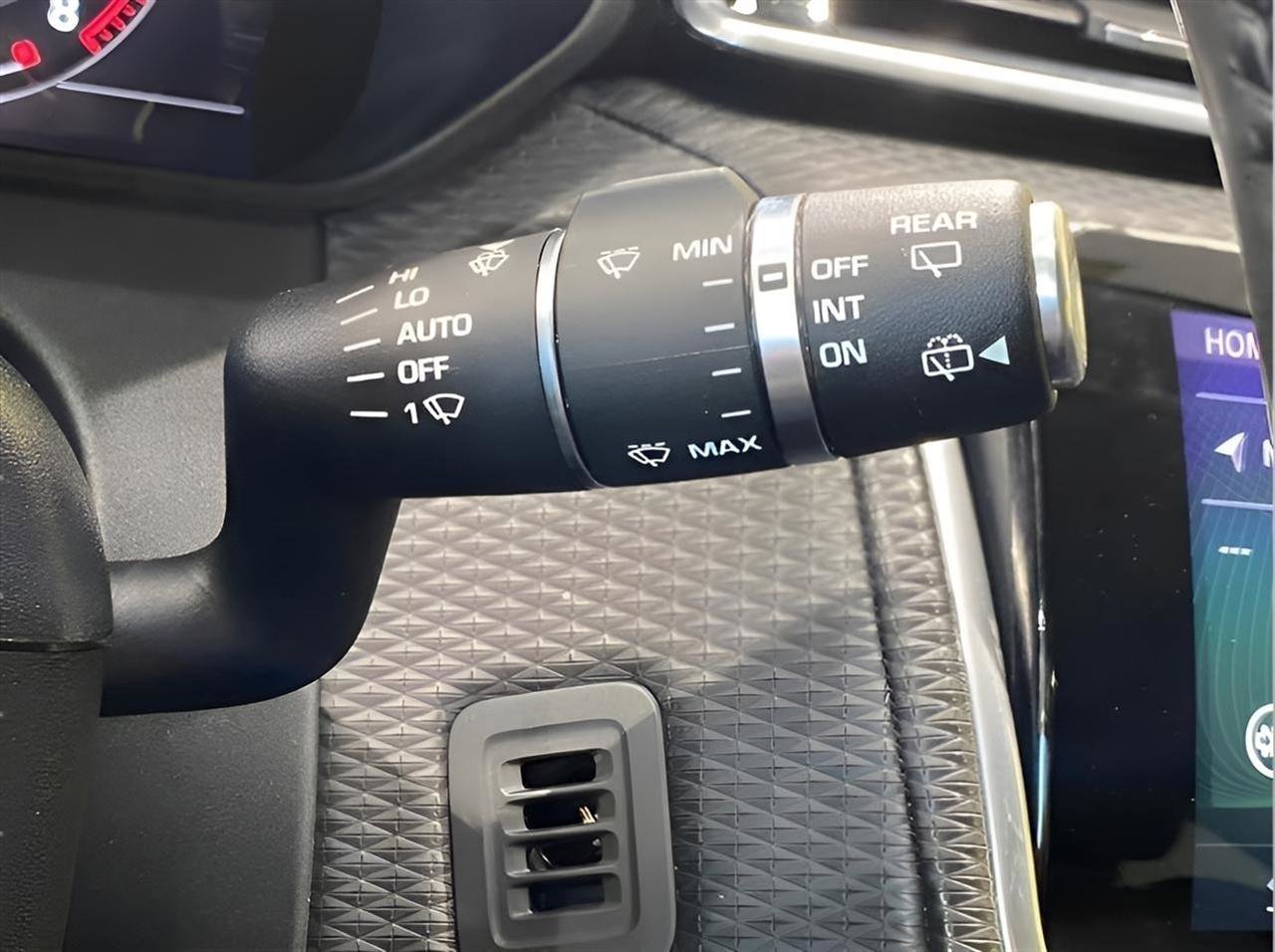 Used 2018 Land Rover Range Rover Velar S image 25