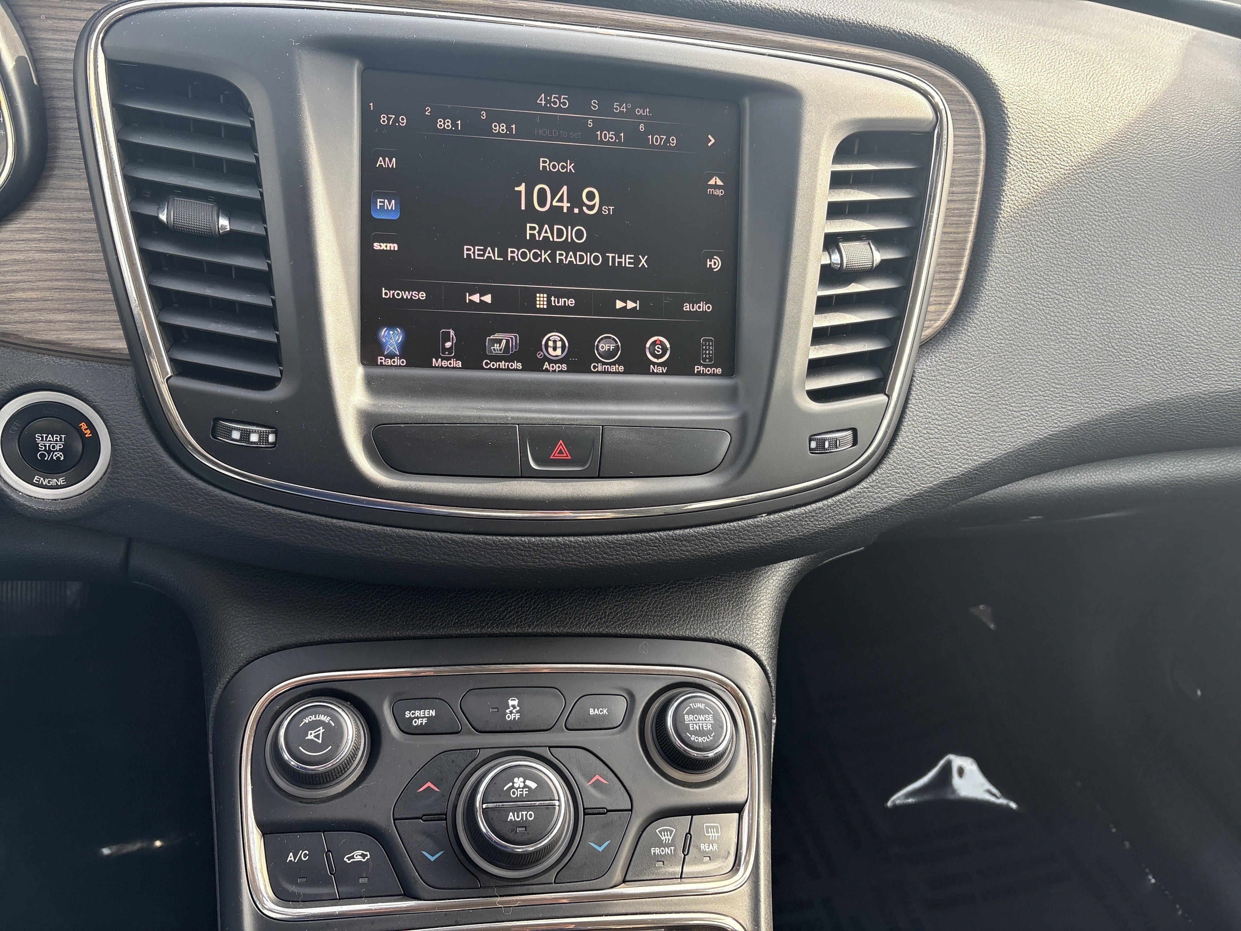 Used 2015 Chrysler 200 C w/ Navigation & Sound Group I image 20