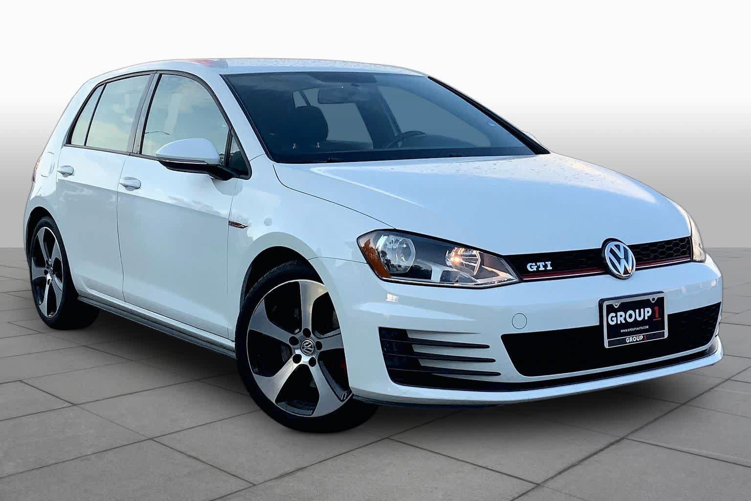 Used 2017 Volkswagen GTI SE FWD image 3