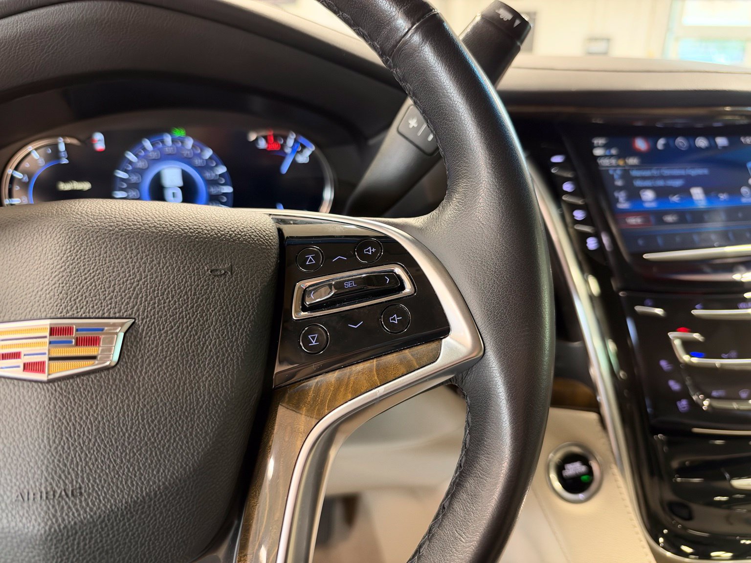 Used 2019 Cadillac Escalade 2WD image 17