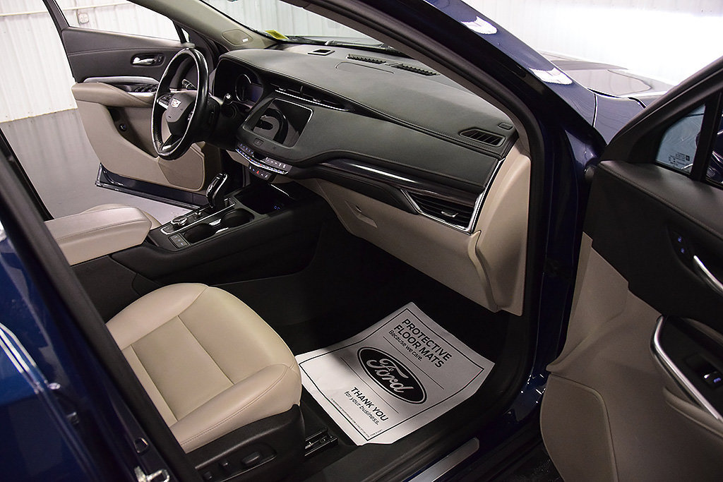 Used 2021 Cadillac XT4 Luxury w/ Cold Weather Package AWD/4WD image 33