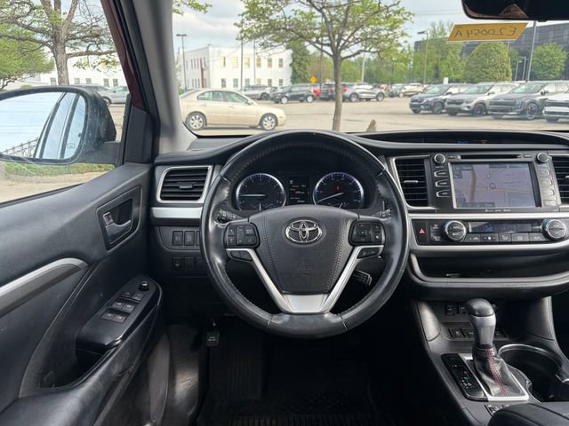 Used 2019 Toyota Highlander SE w/ Nightshade Edition image 6