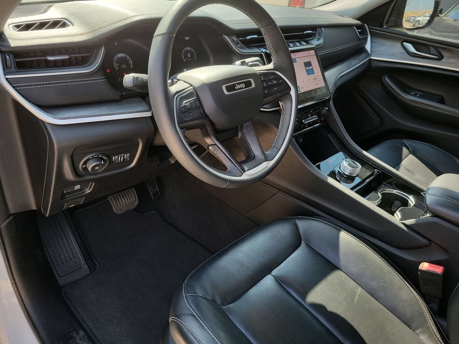 Used 2023 Jeep Grand Cherokee L Limited RWD image 10