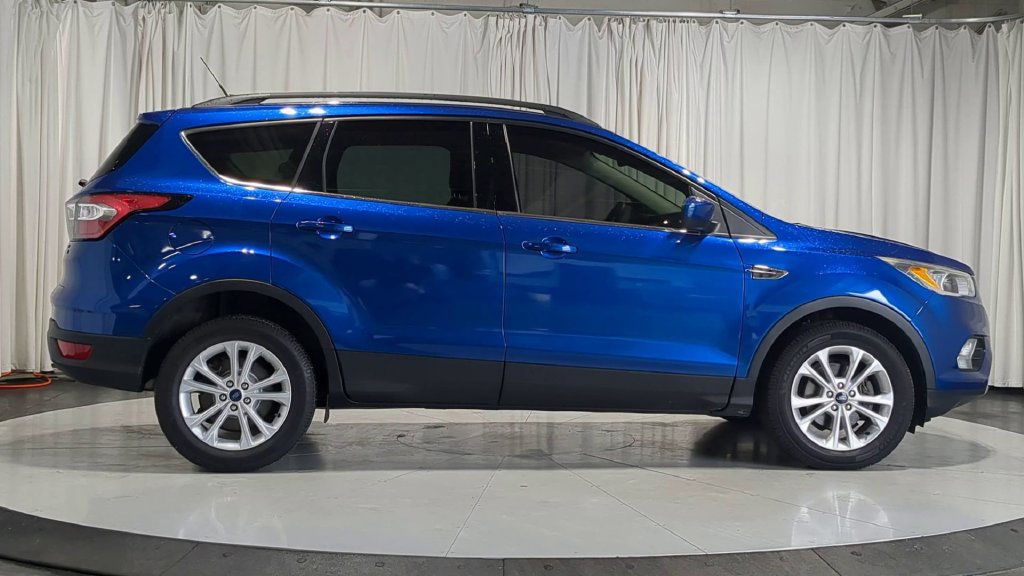 Used 2018 Ford Escape SE w/ Ford Safe & Smart Package FWD image 11