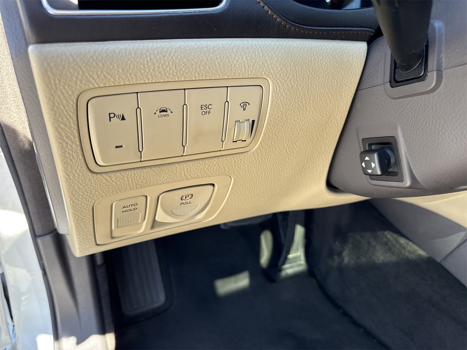 Used 2013 Hyundai Genesis 3.8 w/ Premium Pkg image 19