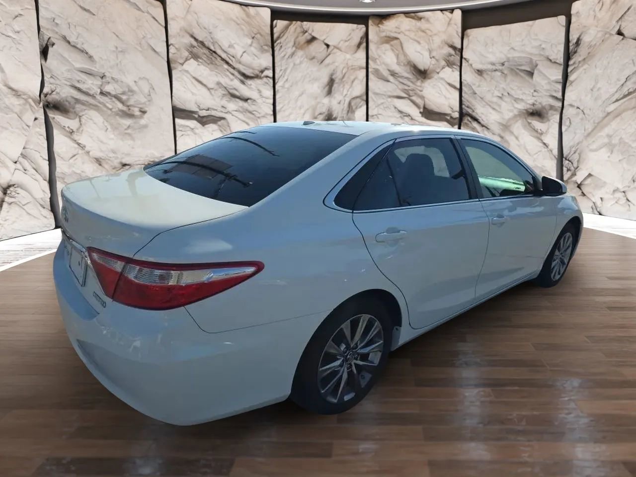 Used 2017 Toyota Camry XLE w/ Moonroof Package FWD image 9