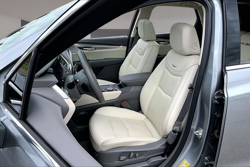 Used 2025 Cadillac XT5 Premium Luxury w/ Technology Package AWD/4WD image 27