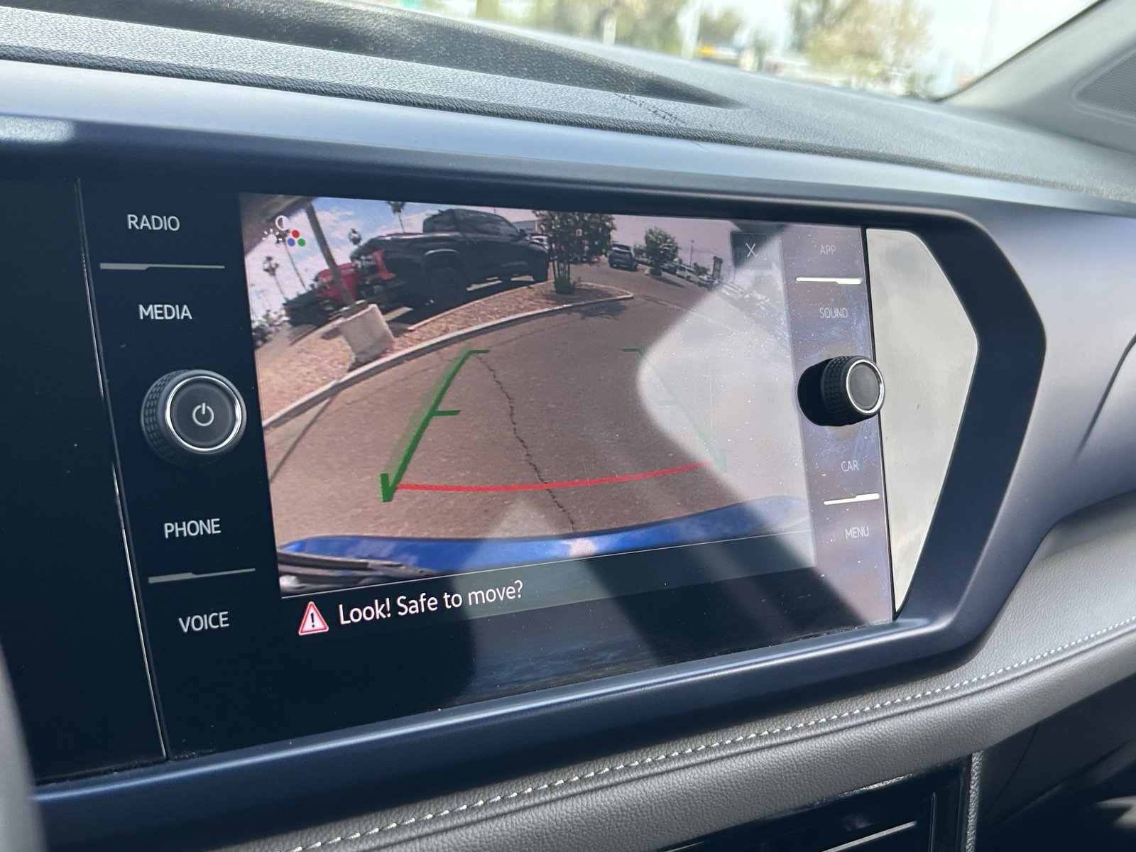 Used 2024 Volkswagen Taos SE image 31