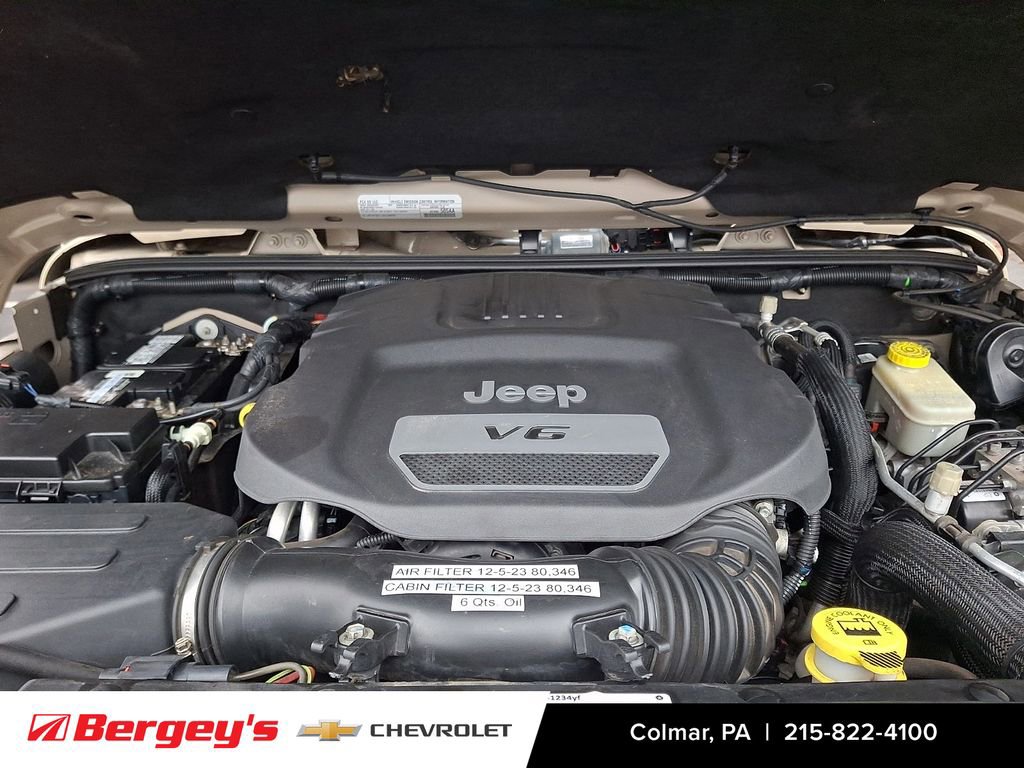 Used 2016 Jeep Wrangler Unlimited Sahara w/ Connectivity Group image 27