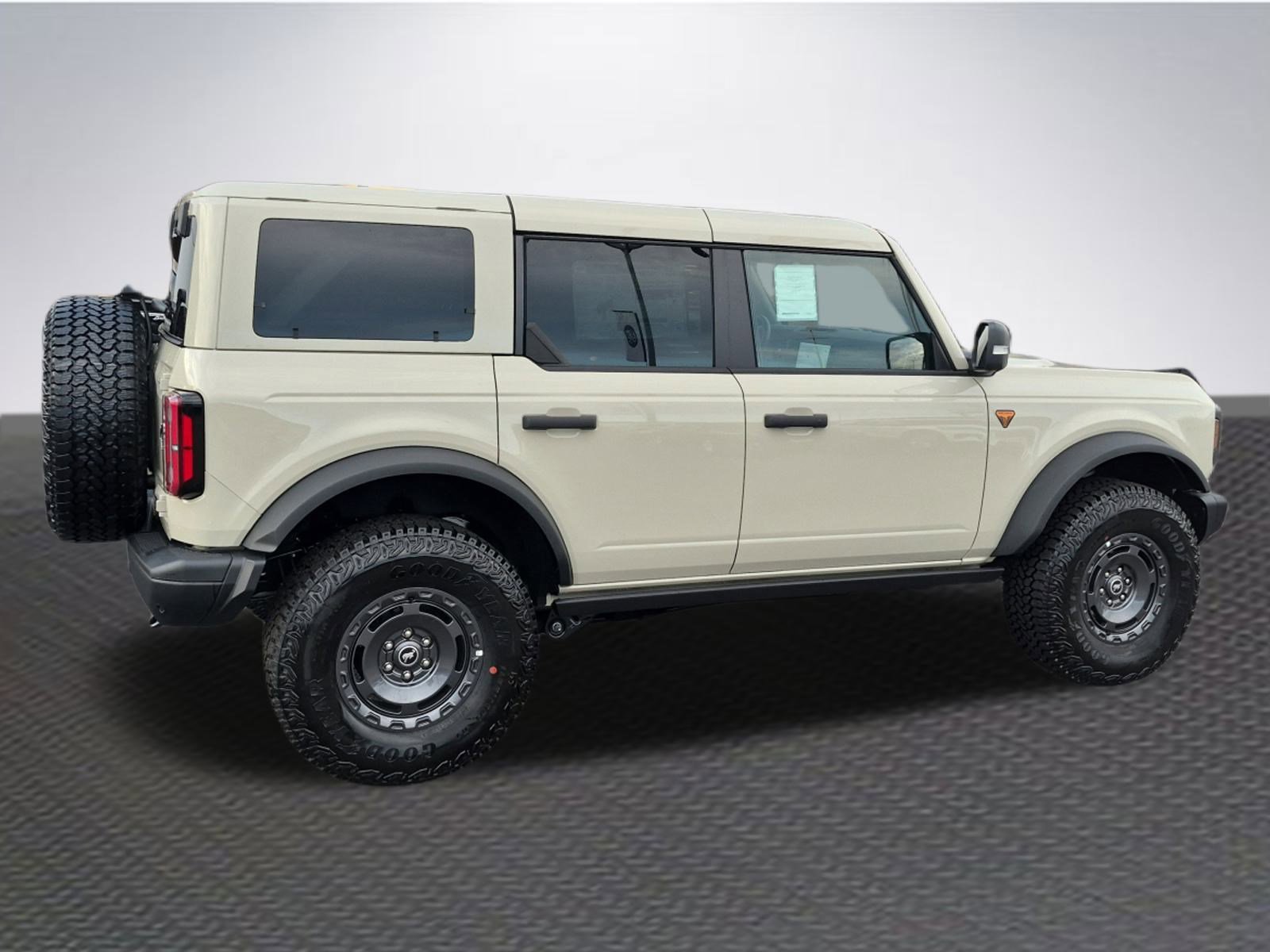 New 2025 Ford Bronco Badlands image 4