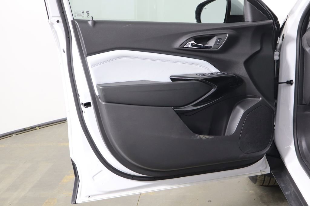 Used 2025 Chevrolet Trax LT w/ Driver Confidence Package FWD image 20
