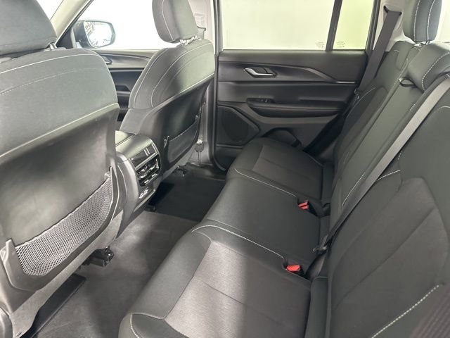 Used 2023 Jeep Grand Cherokee Laredo image 18