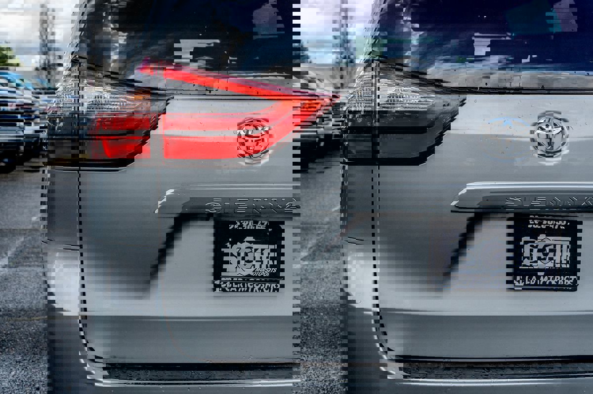 Used 2020 Toyota Sienna XLE FWD image 10