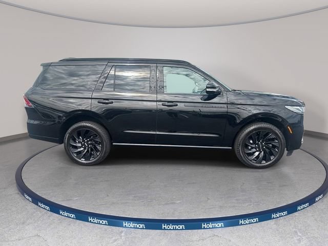 New 2026 Lincoln Navigator Reserve w/ Jet Appearance Package AWD/4WD image 4
