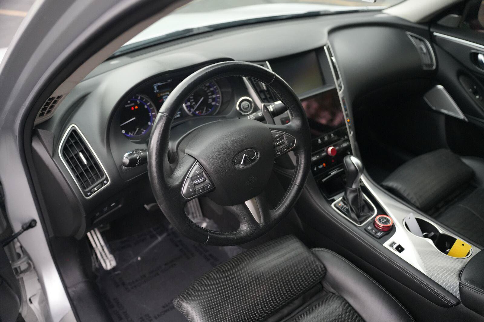 Used 2017 INFINITI Q50 Sport w/ Driver Assistance Package AWD/4WD image 9
