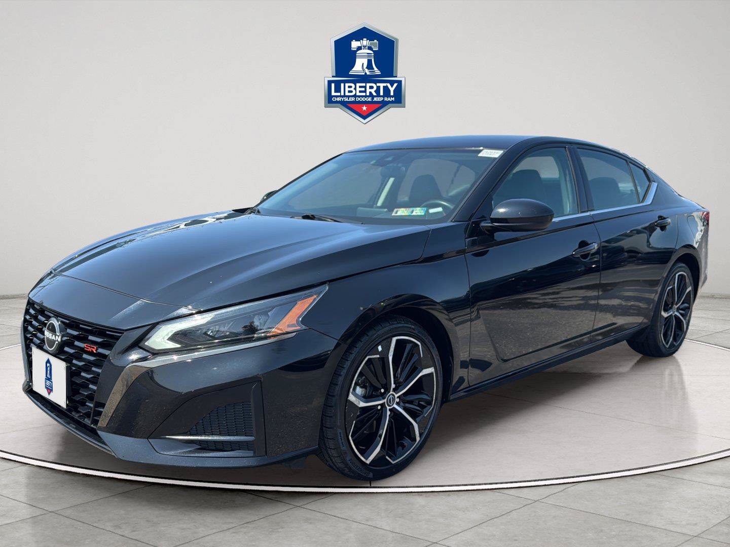 Used 2024 Nissan Altima 2.5 SR FWD image 3
