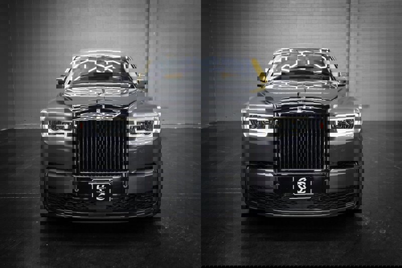 Used 2019 Rolls-Royce Phantom Sedan image 2