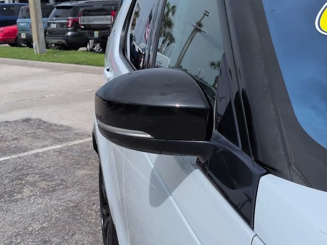 Used 2020 Land Rover Discovery Landmark AWD/4WD image 12