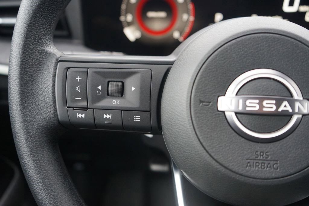 Used 2025 Nissan Kicks SV image 13