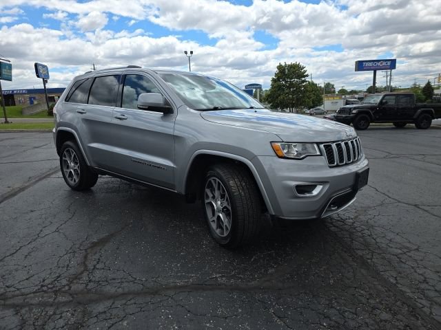 Used 2018 Jeep Grand Cherokee Limited AWD/4WD image 8