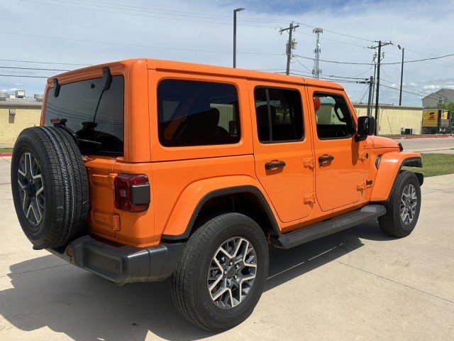 Used 2025 Jeep Wrangler Unlimited Sahara AWD/4WD image 7