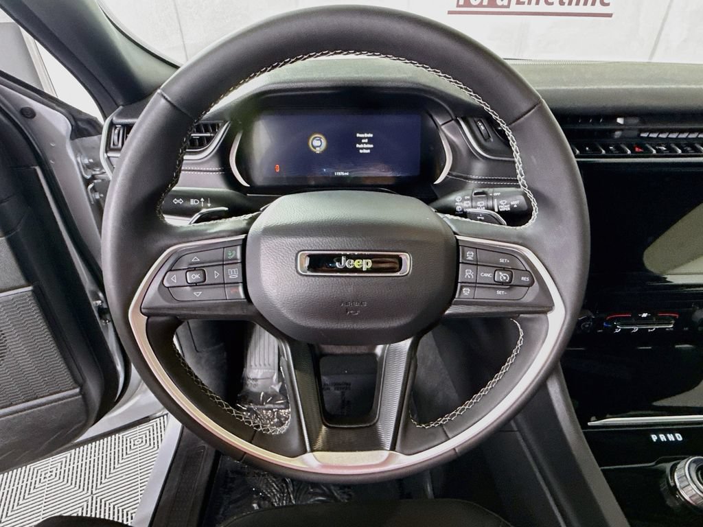 Used 2025 Jeep Grand Cherokee Laredo X AWD/4WD image 19