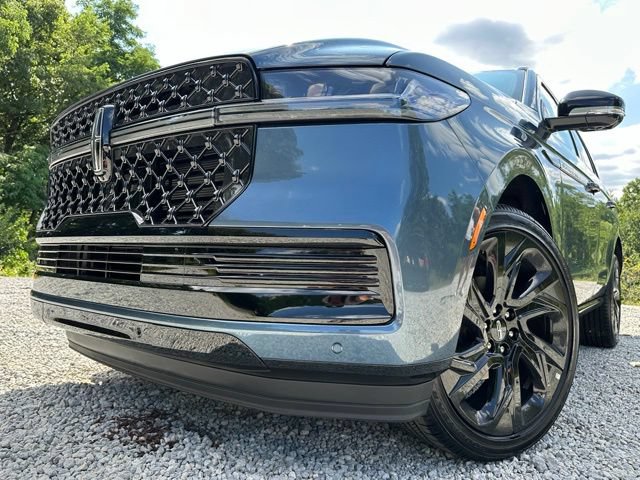 New 2027 Lincoln Navigator Reserve w/ Jet Appearance Package AWD/4WD image 32