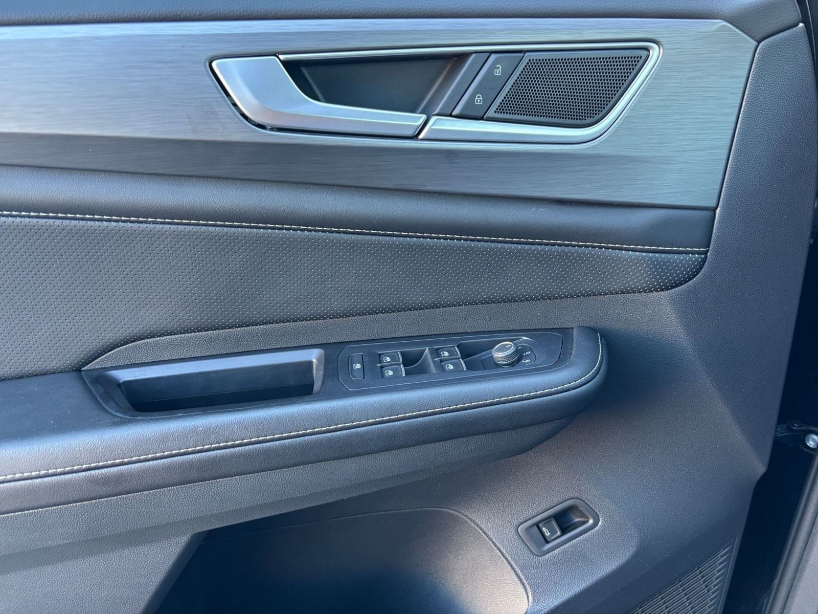 Used 2024 Volkswagen Atlas Cross Sport SE image 20