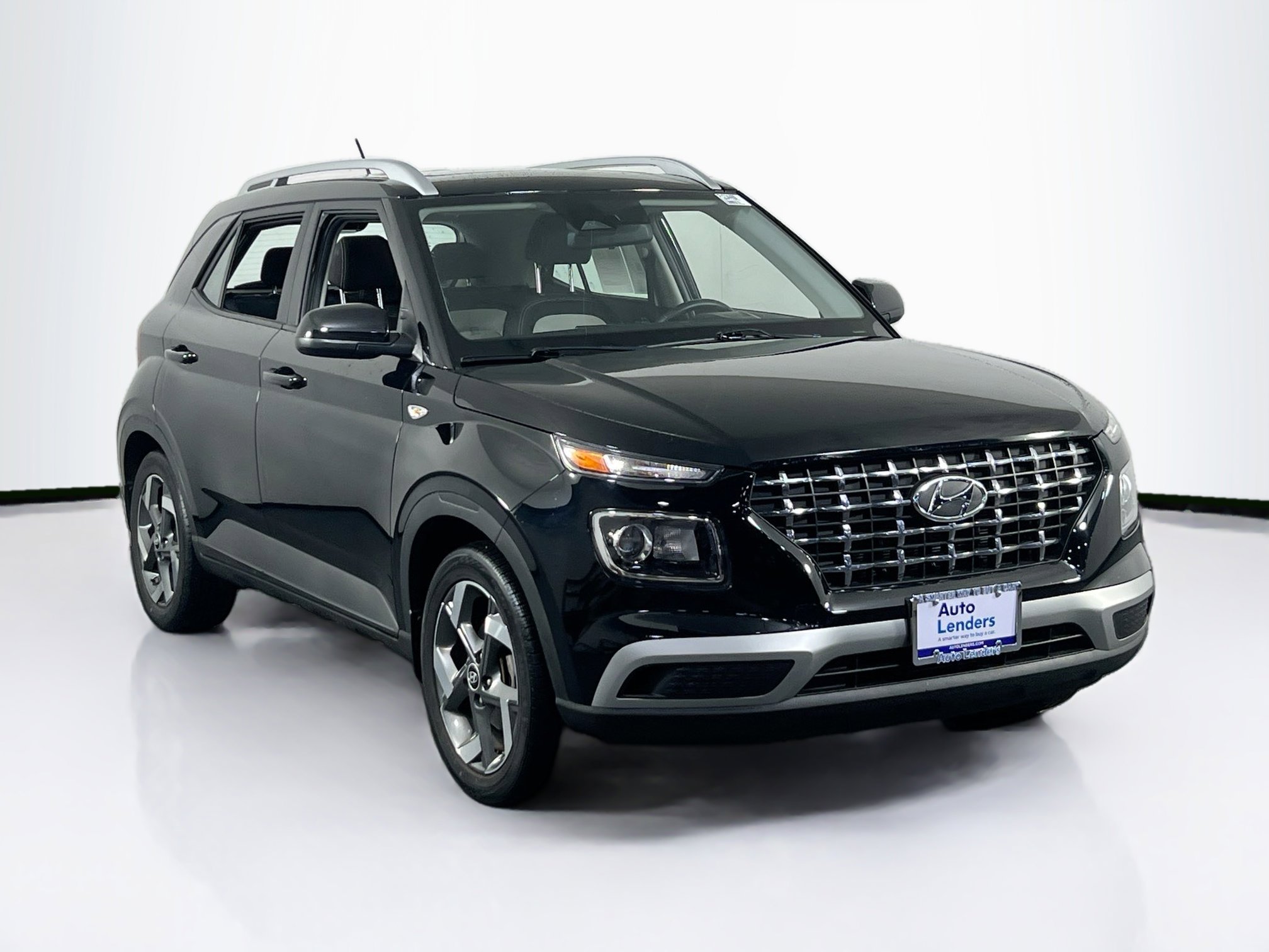 Used 2023 Hyundai Venue SEL image 3