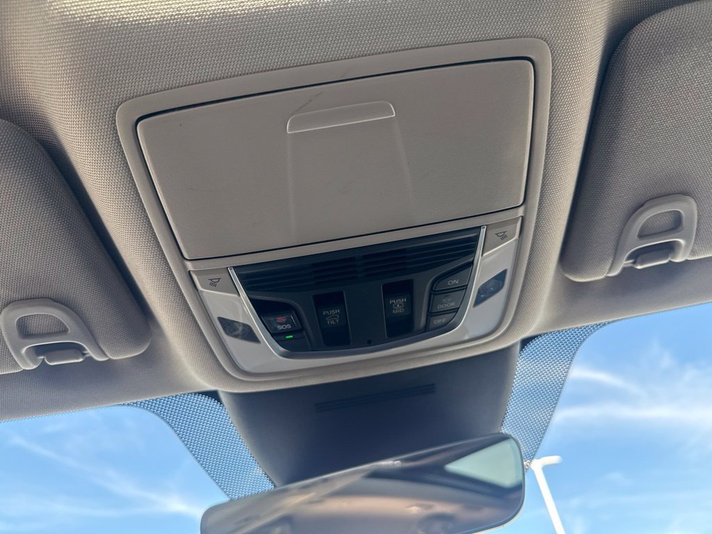Used 2025 Acura MDX w/ Technology Package FWD image 29