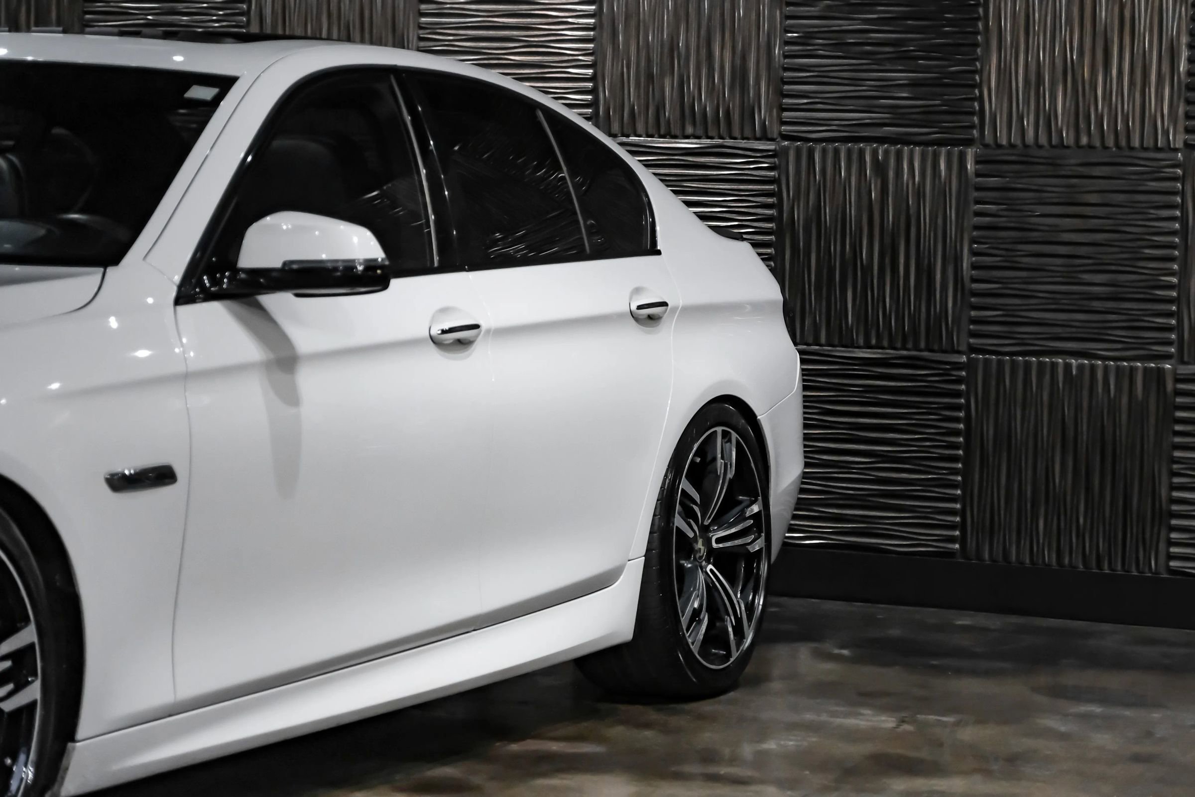 Used 2016 BMW 550i xDrive Sedan AWD/4WD image 9