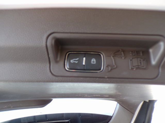 Used 2020 Ford Explorer Platinum w/ Premium Technology Package image 9