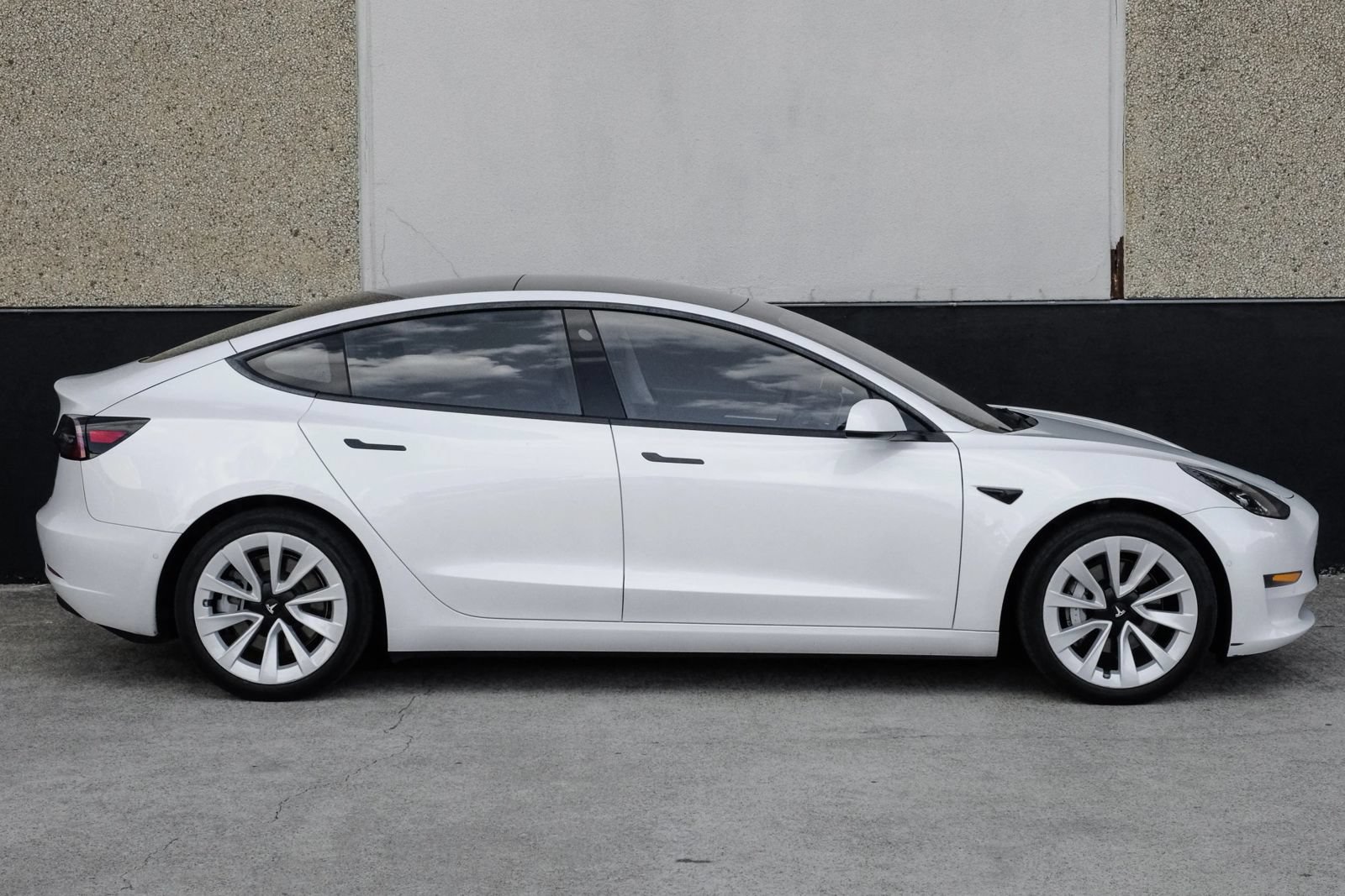 Used 2022 Tesla Model 3 Long Range AWD/4WD image 9