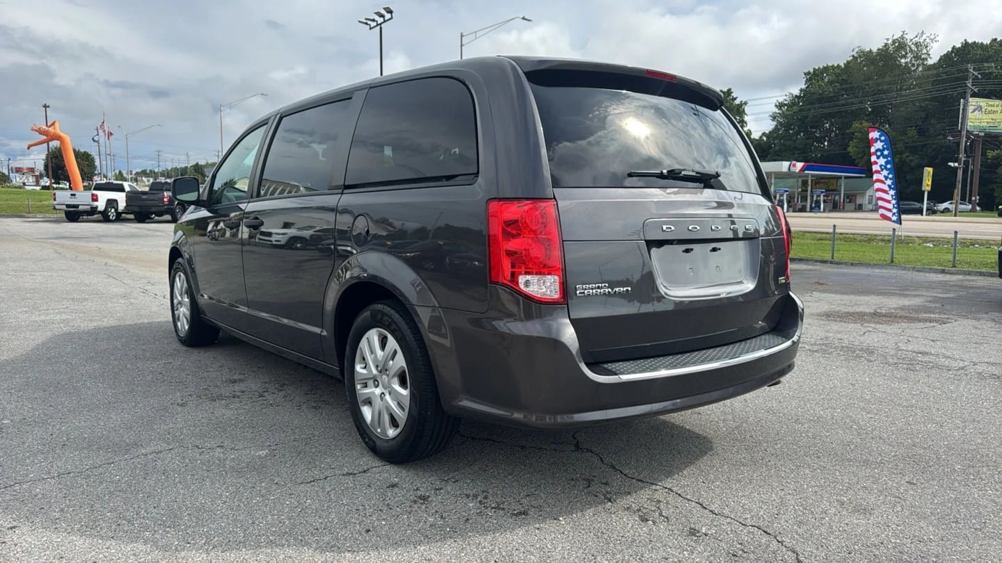 Used 2019 Dodge Grand Caravan SE w/ UConnect Hands-Free Group FWD image 3