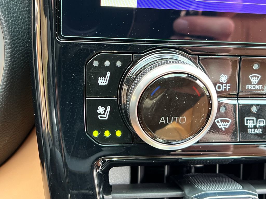 New 2026 Toyota Highlander Platinum image 29