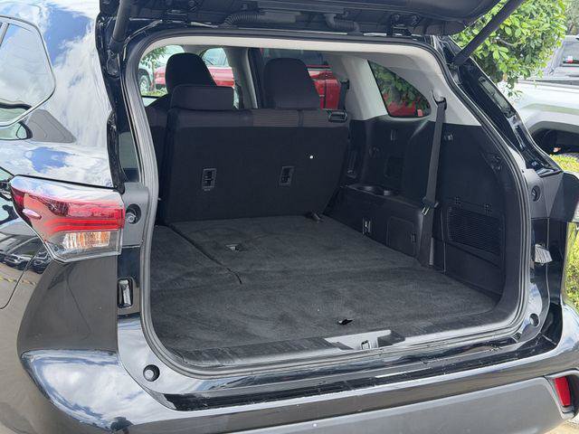 Certified 2024 Toyota Highlander LE FWD image 21