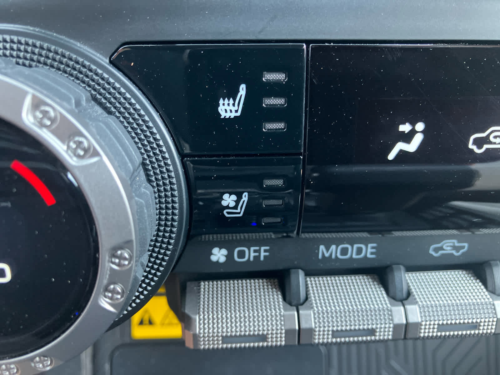 Used 2024 Toyota Tacoma Limited image 28