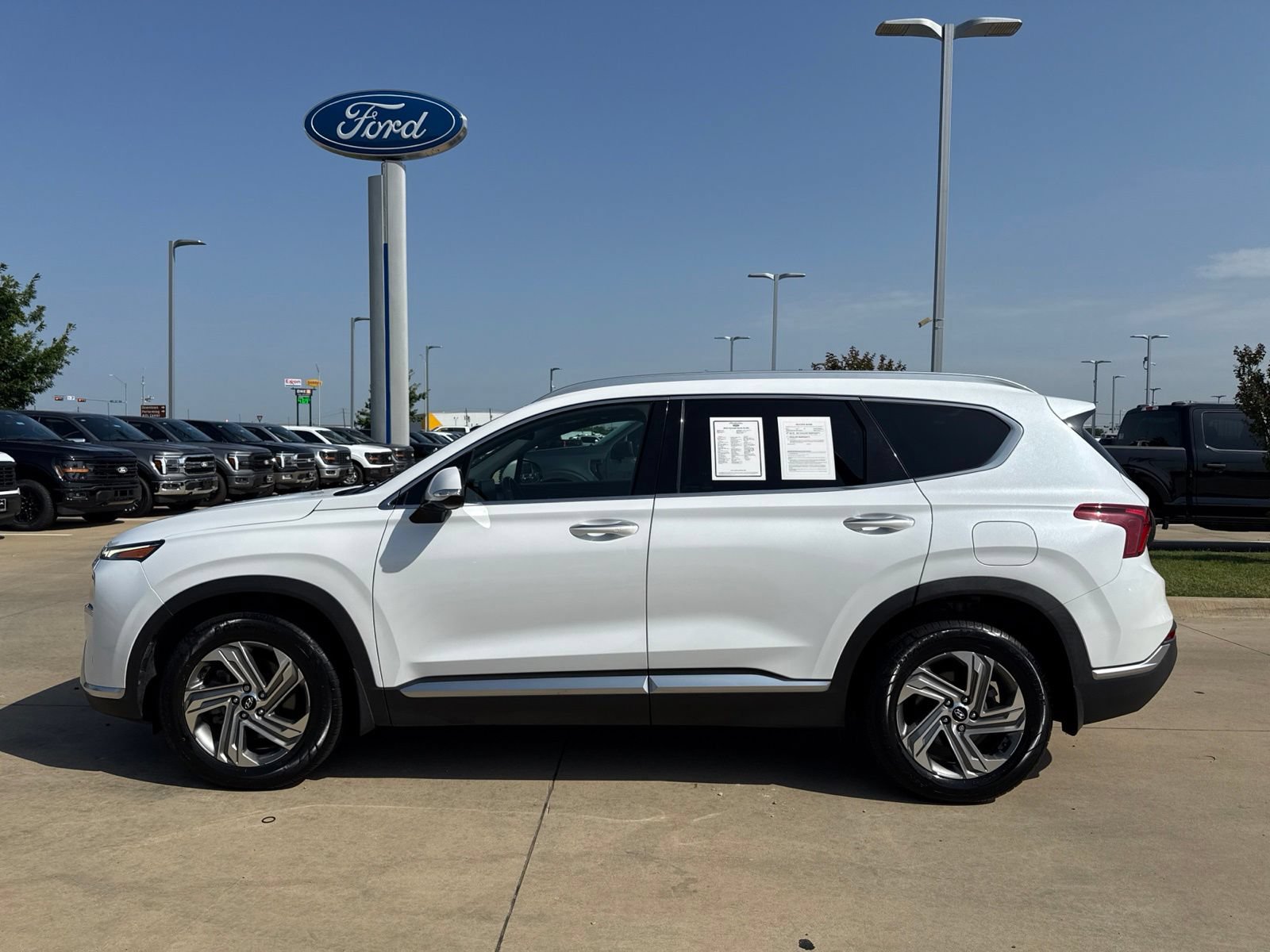 Used 2022 Hyundai Santa Fe SEL w/ Convenience + Premium Package FWD image 4