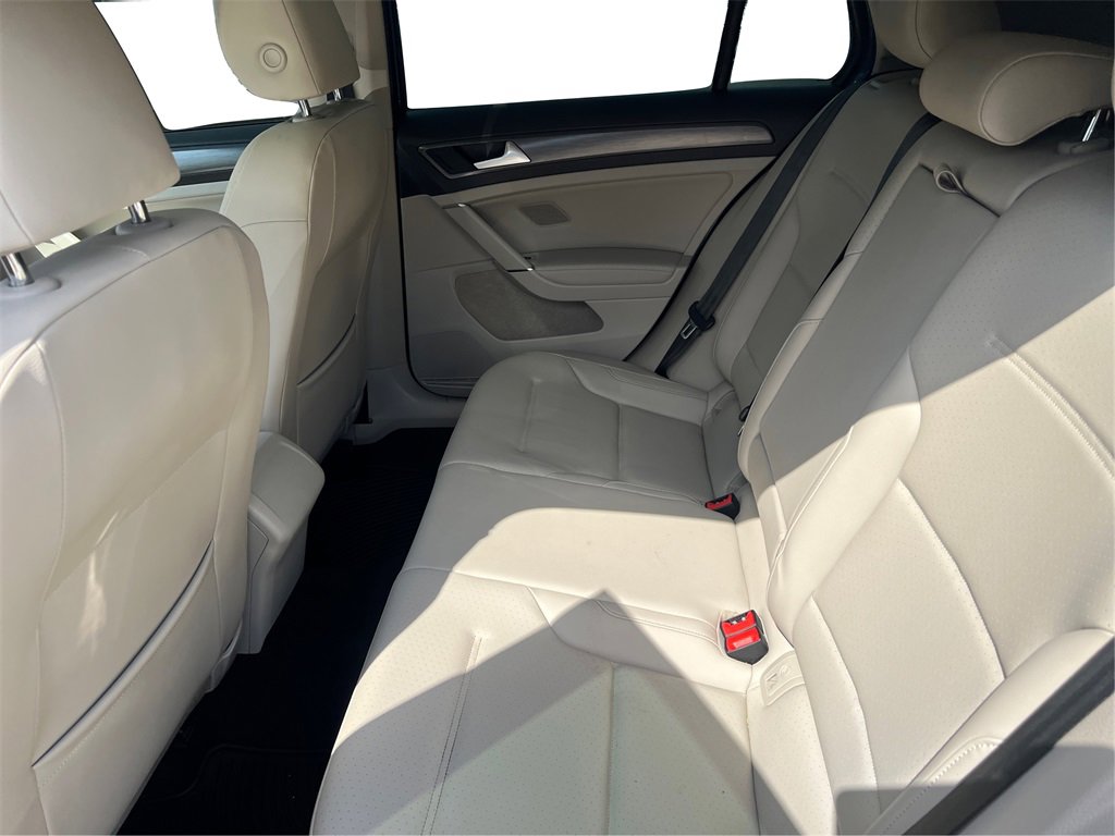 Used 2021 Volkswagen Golf 4-Door image 11