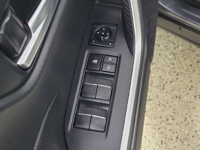 Used 2022 Toyota RAV4 SE AWD/4WD image 23